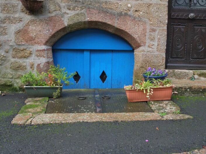 Les murs ont des oreilles